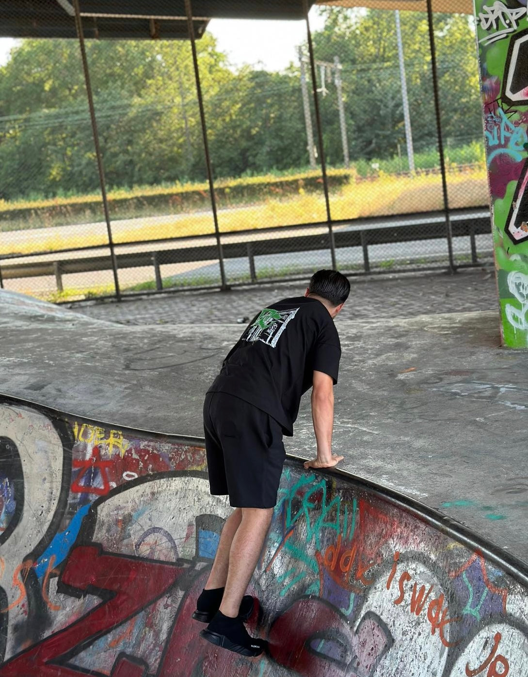 Oversized Black T-shirt with green DC details